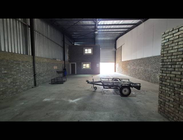 290M² WAREHOUSE FOR SALE IN APEX